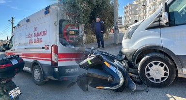 Adıyaman'da kamyonet ile motosiklet çarpıştı! Sürücü yaralandı