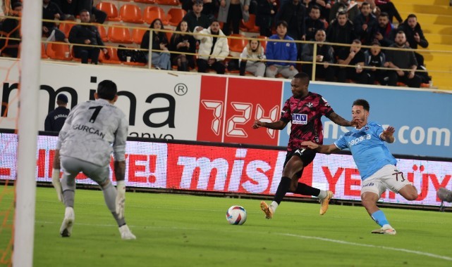 Alanyaspor 10 kişi kaldığı maçta Trabzonspor'u yendi