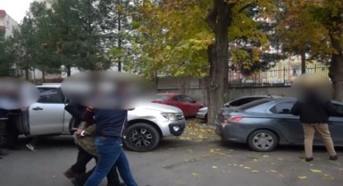 Araçtan indirdikleri şahsı cadde ortasında öldüren 3 kişi tutuklandı