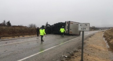 Beyşehir'de otomobil ile tır çarpıştı: 2 yaralı