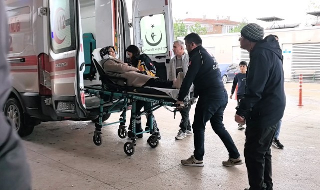 Bursa'da iki otomobil çarpıştı!  3'ü çocuk 7 yaralı