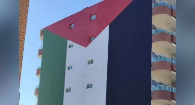 Hilvan’da anlamlı destek: Apartman Filistin Bayrağına Boyandı