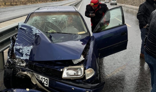 Kahramanmaraş'ta minibüs ile otomobil çarpıştı: 4 yaralı