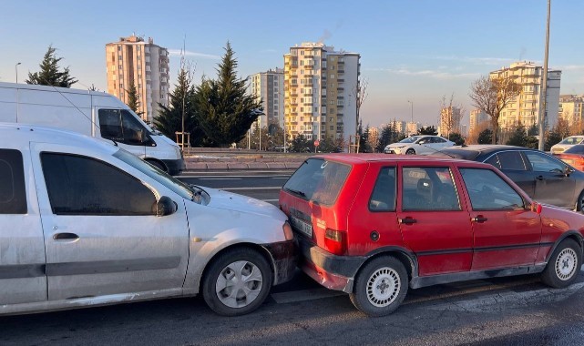 Kayseri'de zincirleme kaza: 2 yaralı