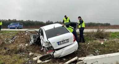 Kontrolden çıkan araç tarlaya uçtu: 2 yaralı