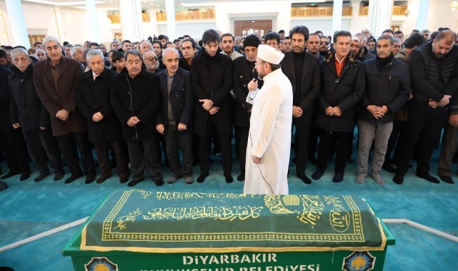 Mahsun Kırmızıgül’ün annesi son yolculuğuna uğurlandı