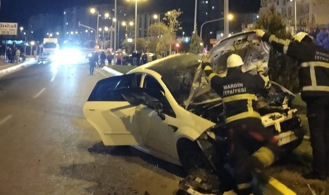 Mardin'de otomobiller çarpıştı: 3 yaralı