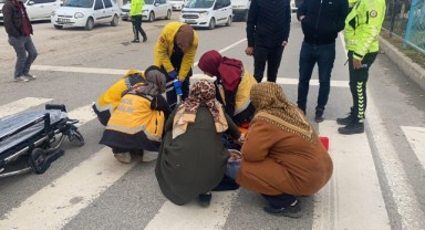 Motosiklet yayaya çarptı: 2 yaralı