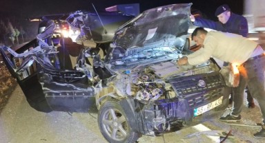 Tıra arkadan çarpan otomobilde ikisi bebek 5 kişi yaralandı