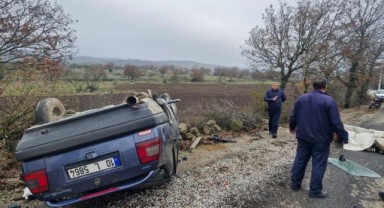 Trafik kazasında araç ters döndü: 1 ölü, 2 yaralı