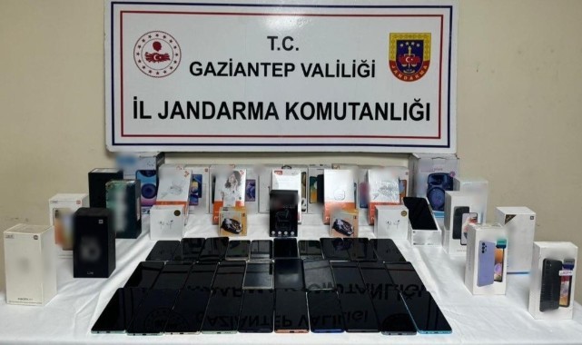Urfa'nın komşu ili Gaziantep'te kaçak telefon operasyonu