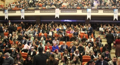 Vali Şıldak, öğretmenlerle buluştu! "İnsanların geleceğini şekillendiren mimarlarsınız"
