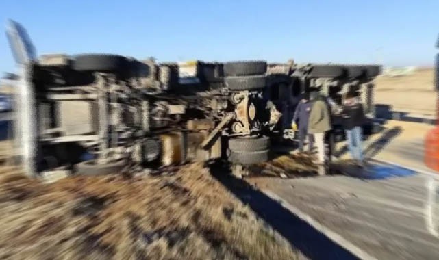 Viranşehir’de tır kazası: Sürücü yaralandı