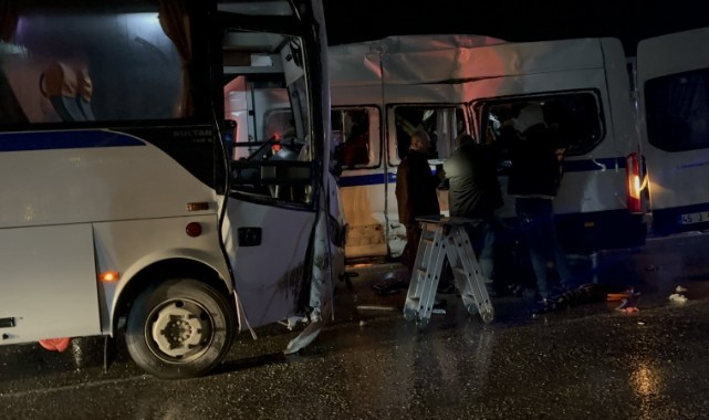 Akhisar’da işçi servisleri çarpıştı: 35 yaralı