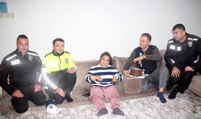 Ceylanpınar'da polisler engelli kıza unutulmayacak bir an yaşattı'