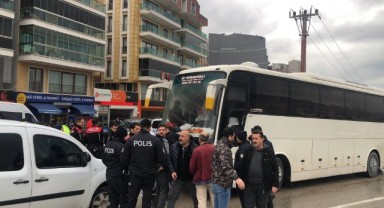 Galatasaray ve Göztepe taraftarları birbirine girdi: Yaralılar var