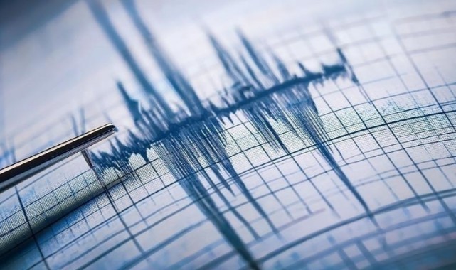 İzmir'de korkutan deprem! Depremin şiddeti belli oldu