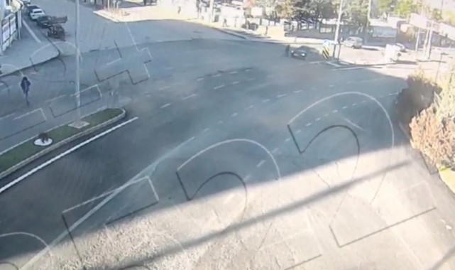 Mardin'de yaşlı kadına 3 araç çarptı! Yaşlı kadının öldüğü kaza kameraya yansıdı