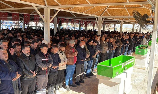 Urfa'da kızlarını öldürüp intihar eden anne ve çocukları ayrı mezarlıklara defnedildi