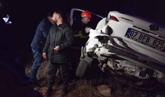 Urfa'ya komşu Mardin'de otomobil tarlaya devrildi: 5 yaralı
