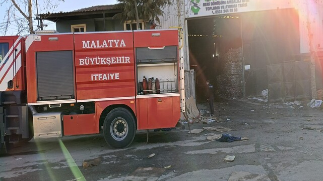 Malatya'da Geri Dönüşüm Fabrikasında Yangın Çıktı