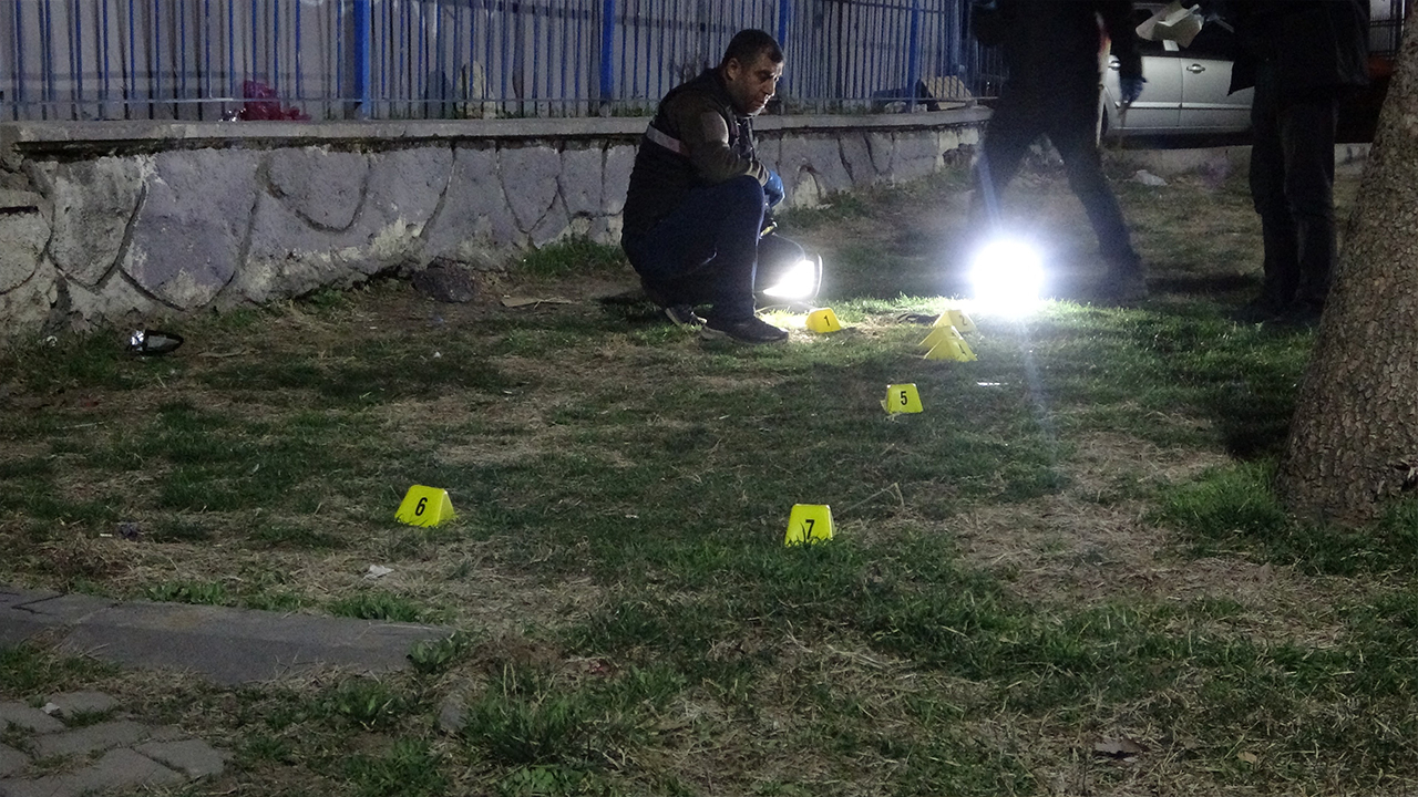 Malatya'da iki grubun silahlı kavgasında kurşunlar havada uçuştu