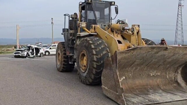 Gaziantep'te feci Kaza iş makinesi otomobille çarpıştı, 1 ölü, 4 yaralı