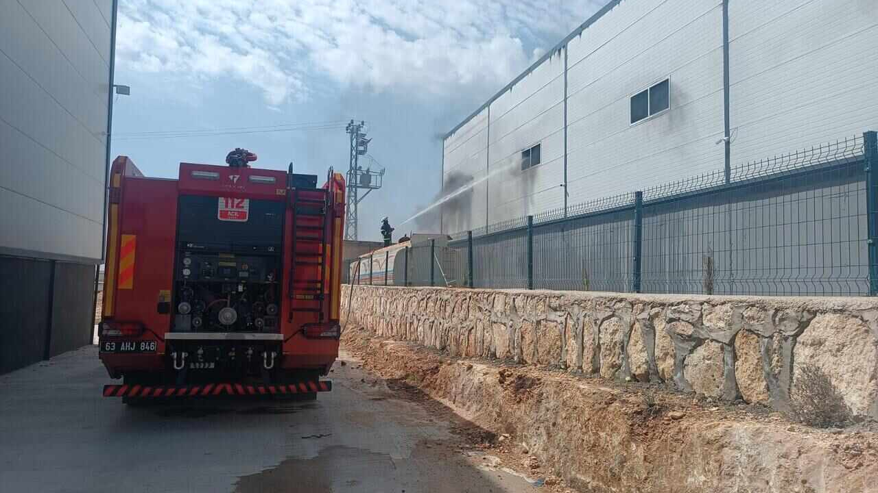 Şanlıurfa’da ampül fabrikasında korkutan yangın!