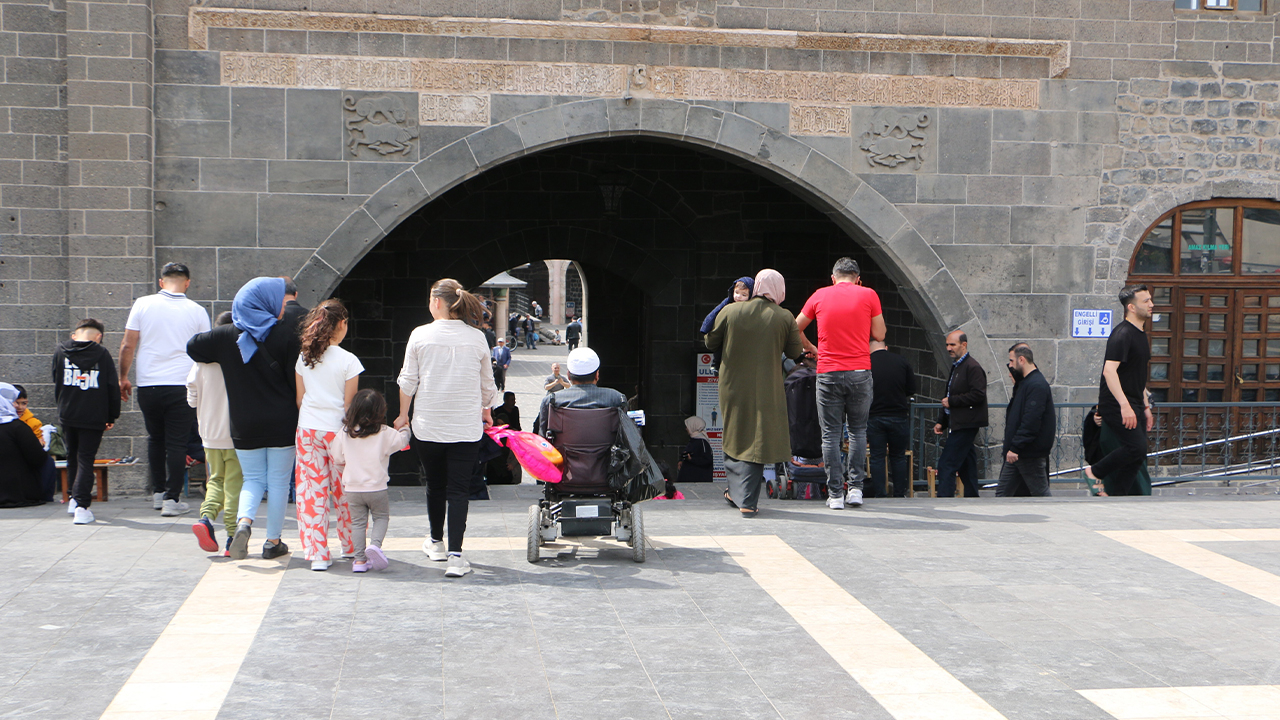 Türkiye Bayram'da Şanlıurfa ve Diyarbakır'a akın ediyor