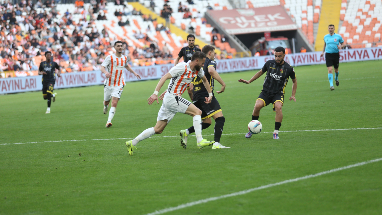 Adanaspor, evinde İstanbulspor'a 2-0 mağlup oldu