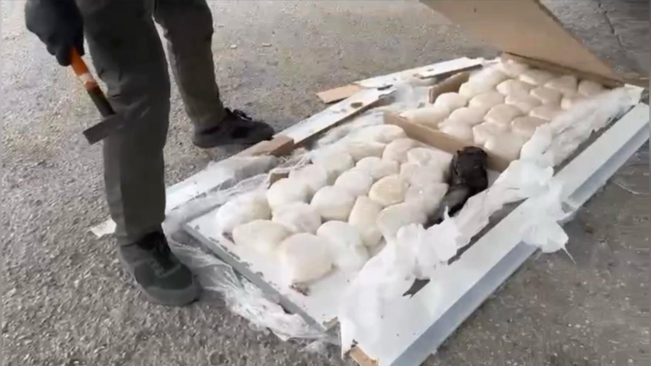 Nakliye kamyonuyla uyuşturucu sevkiyatına polis engeli