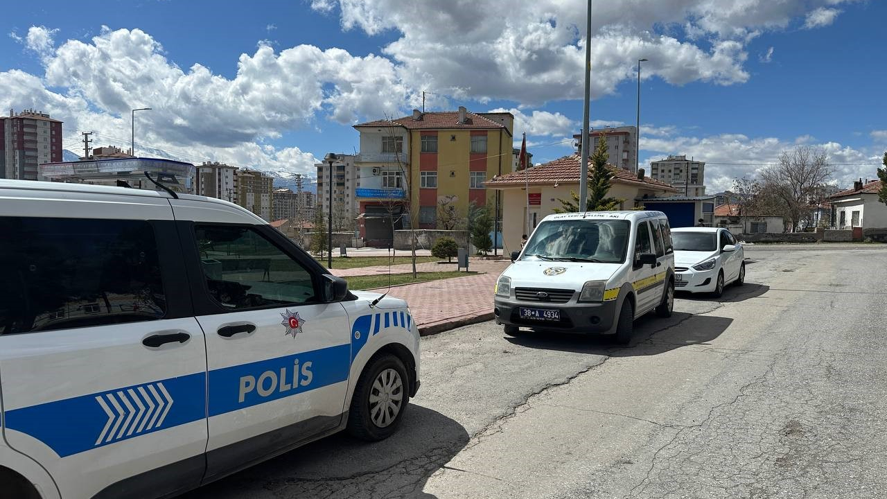 Çocuk parkında bıçaklı kavga: 1 ağır yaralı