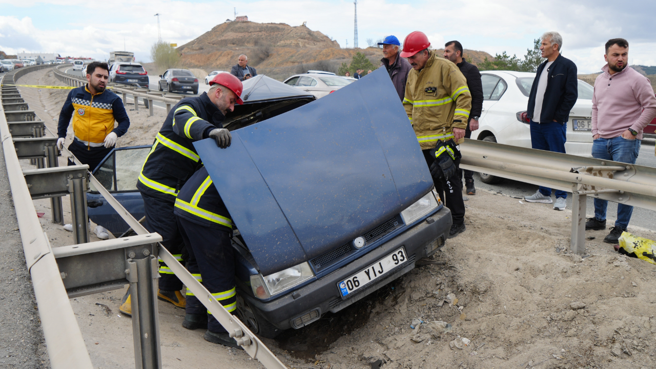 Çarpışan Fiat otomobiller hurdaya döndü: 1 ölü, 6 yaralı
