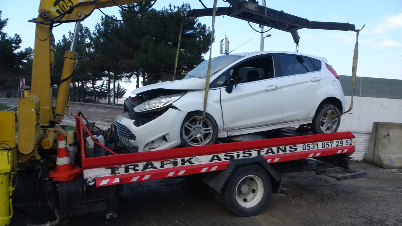 Malatya'da otomobil iki araca çarparak durabildi: 3 yaralı