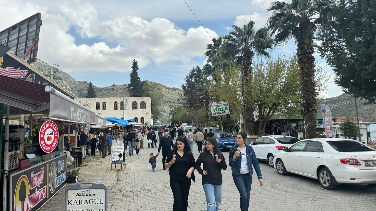 Halfeti, bayram tatilinde ziyaretçi akınına uğradı