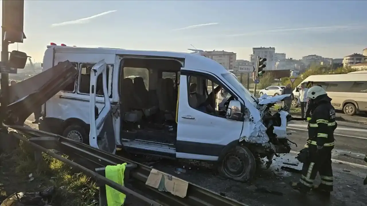 2 işçi servisi çarpıştı: 18 kişi yaralandı