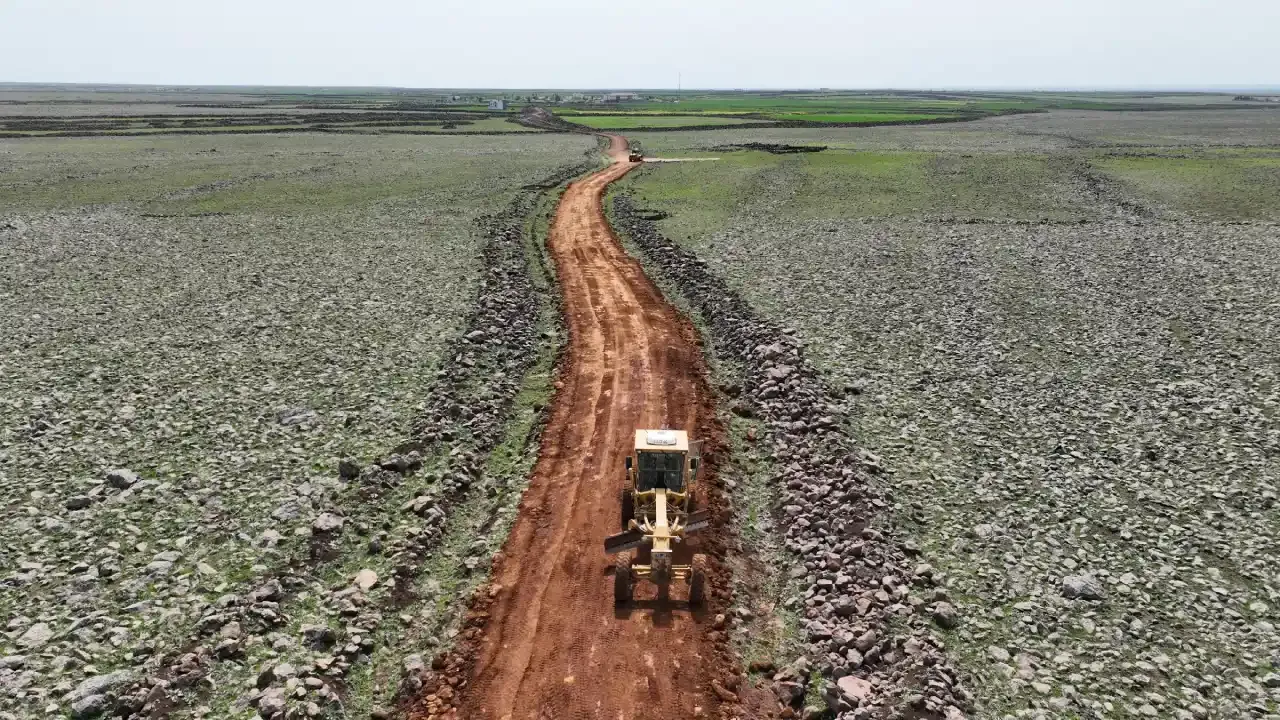 Viranşehir ve Hilvan’da yol çalışmaları sürüyor