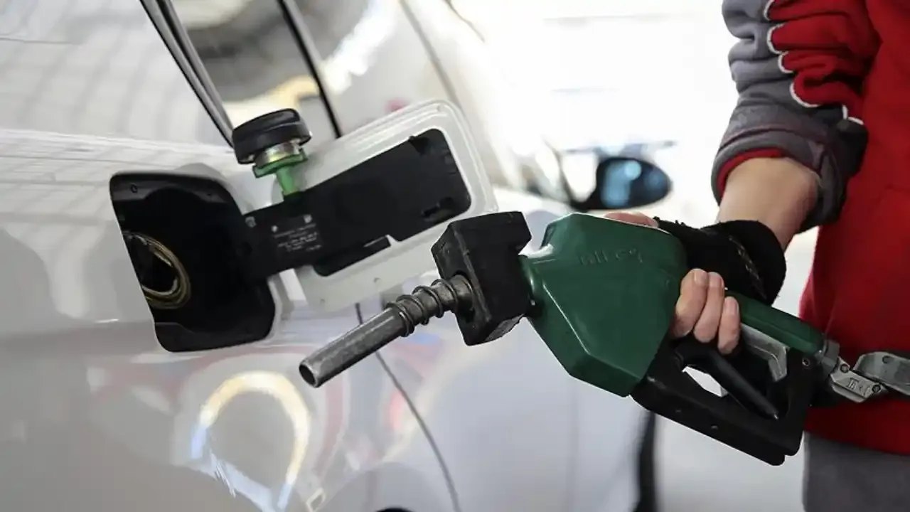 Akaryakıtta tabelalar sabit durmuyor! Benzine zam geldi