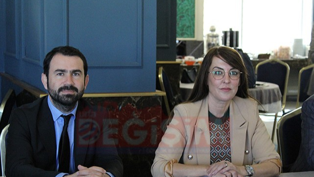 Eski başkan Yazar’dan "Doğal olan normal doğum" pankartına tepki