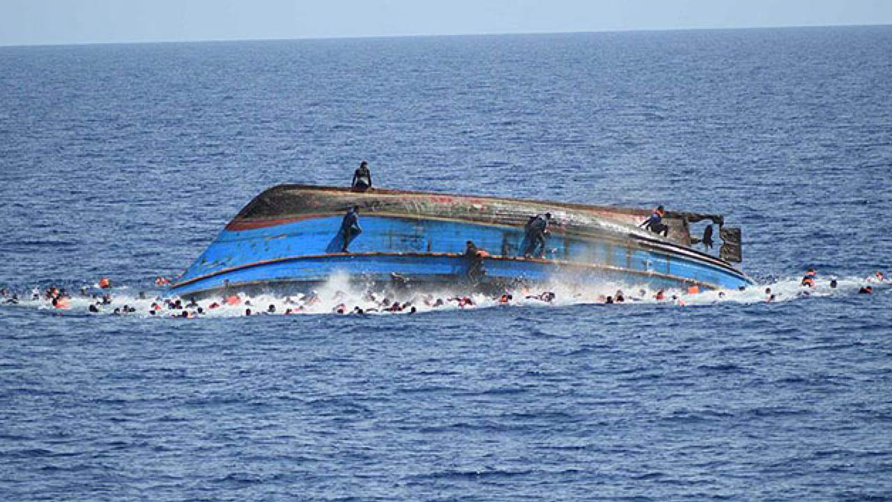 Kongo tekne alevlere teslim oldu: 148 ölü