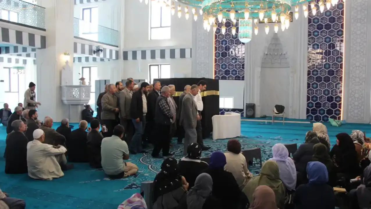 Şanlıurfa’da hacı adaylarına Kâbe maketiyle tavaf provası yapıldı
