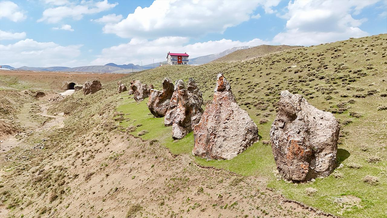 Bitlis’te doğal miras alarm veriyor: Nemrut’un sessiz tanıkları eriyor