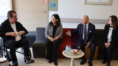 Urfalı İbrahim Tatlıses, Sırrı Süreyya Önder’i hastanede ziyaret etti