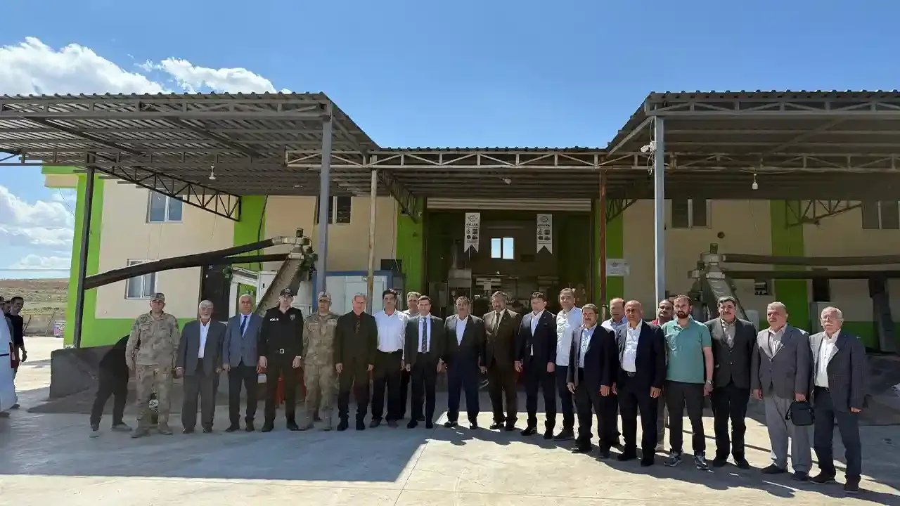 Bozova'da bir ilk: Fıstık ve zeytinyağında paketleme tesisi açıldı!