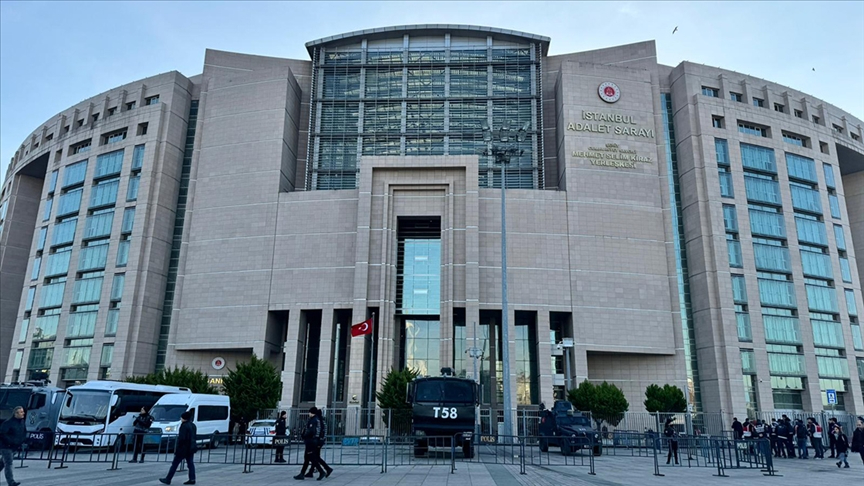 İBB'ye yolsuzluk soruşturmasında gözaltındaki şüpheliler adliyede