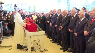 Sırrı Süreyya Önder son yolculuğuna uğurlandı