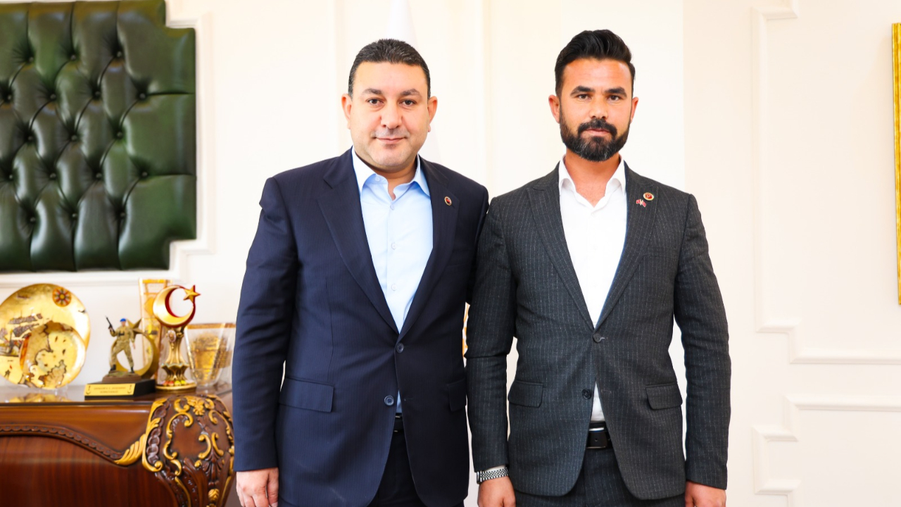 Yeniden Refah Partisinden istifa ederek MHP’ye geçti!
