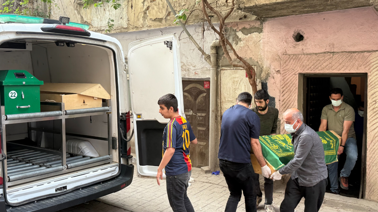 Diyarbakır'da Acı Olay: 69 Yaşındaki Adam Evinde Ölü Bulundu