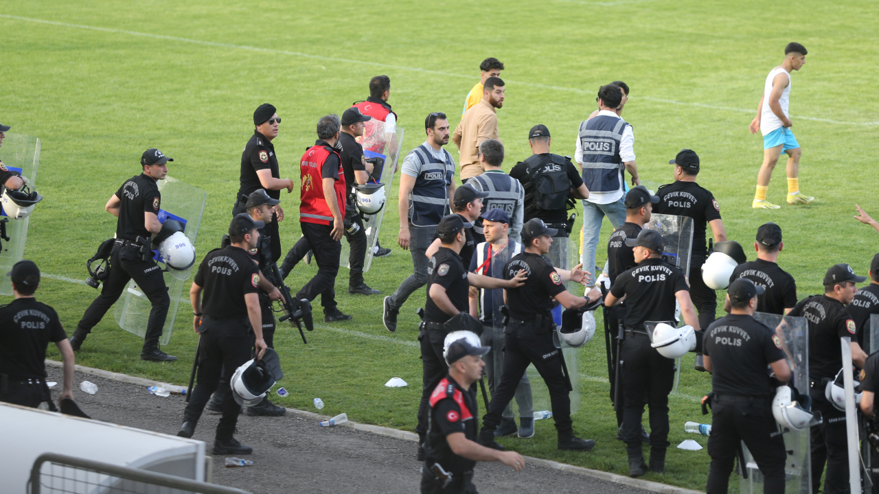 Siirt'te Amatör Lig'de oynanan futbol maçında kavga çıktı