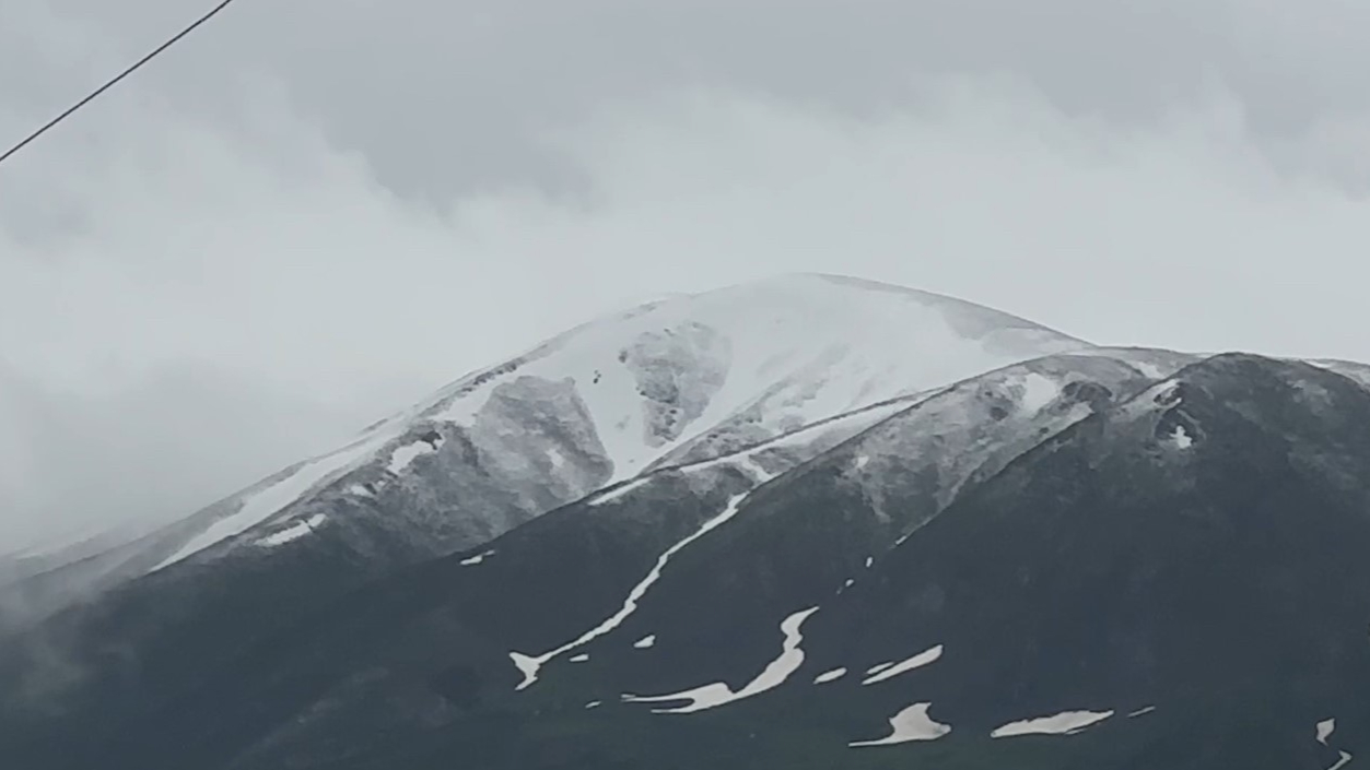 Yüksekova'da mayıs ortasında kar yağdı